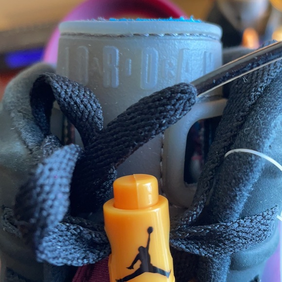 Air Jordan Retro 6 Bordeaux - Picture 6 of 7